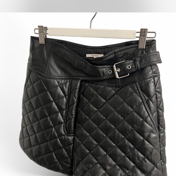 Tularosa Black Quilted vegan leather Shorts size small - Picture 4 of 8